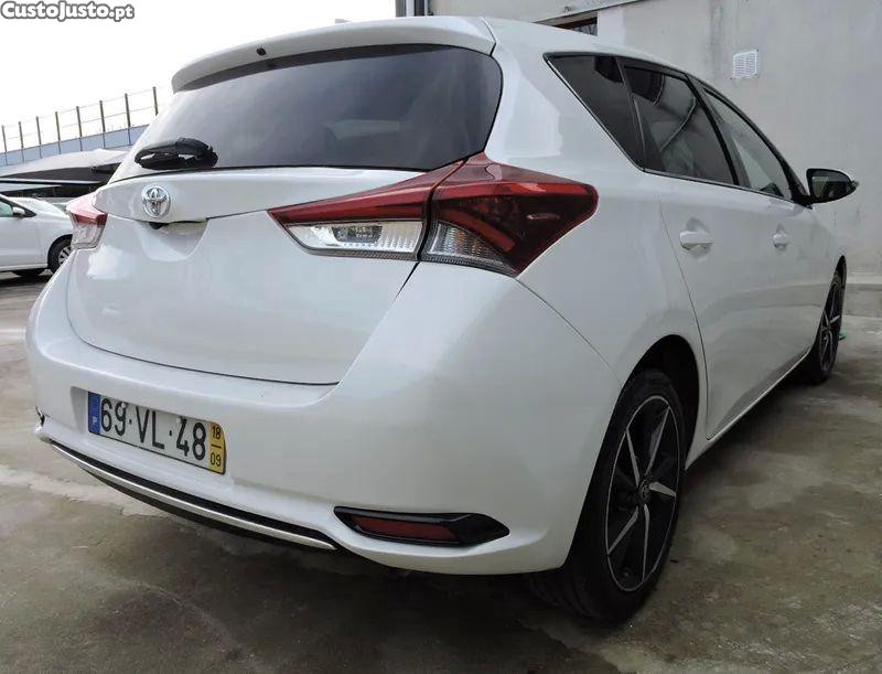 Toyota Auris 1.4 d-4d comfort pack sport — fotografia 8