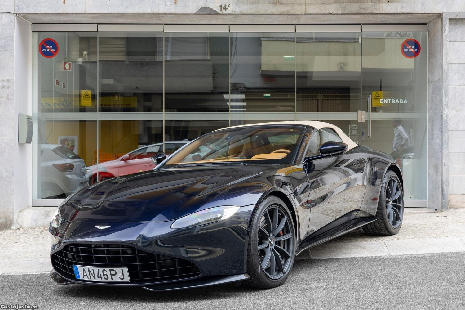 Aston Martin  V8 - 22 foto 2