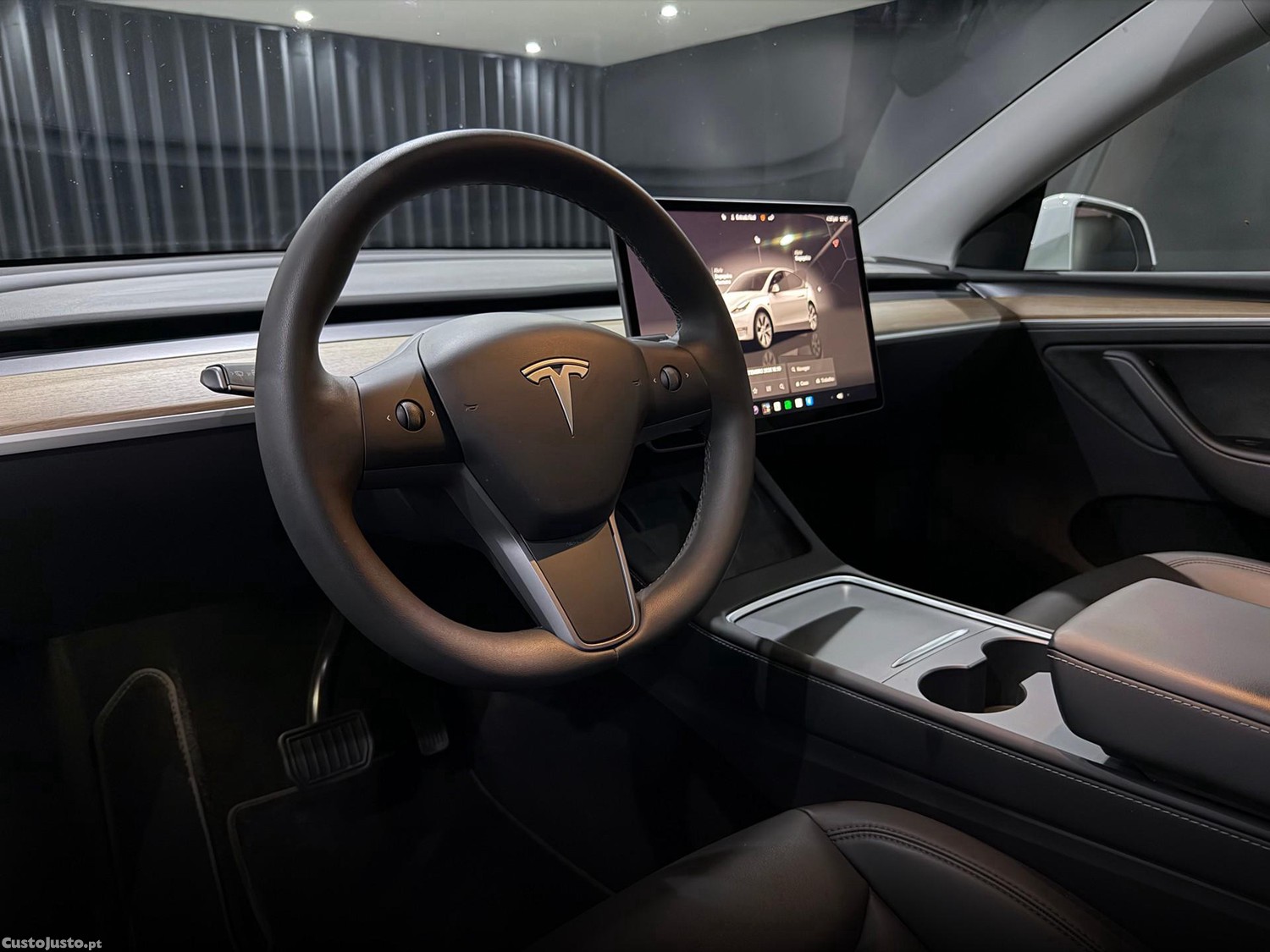 Tesla Model Y Long Range Dual Motor AWD — fotografia 12