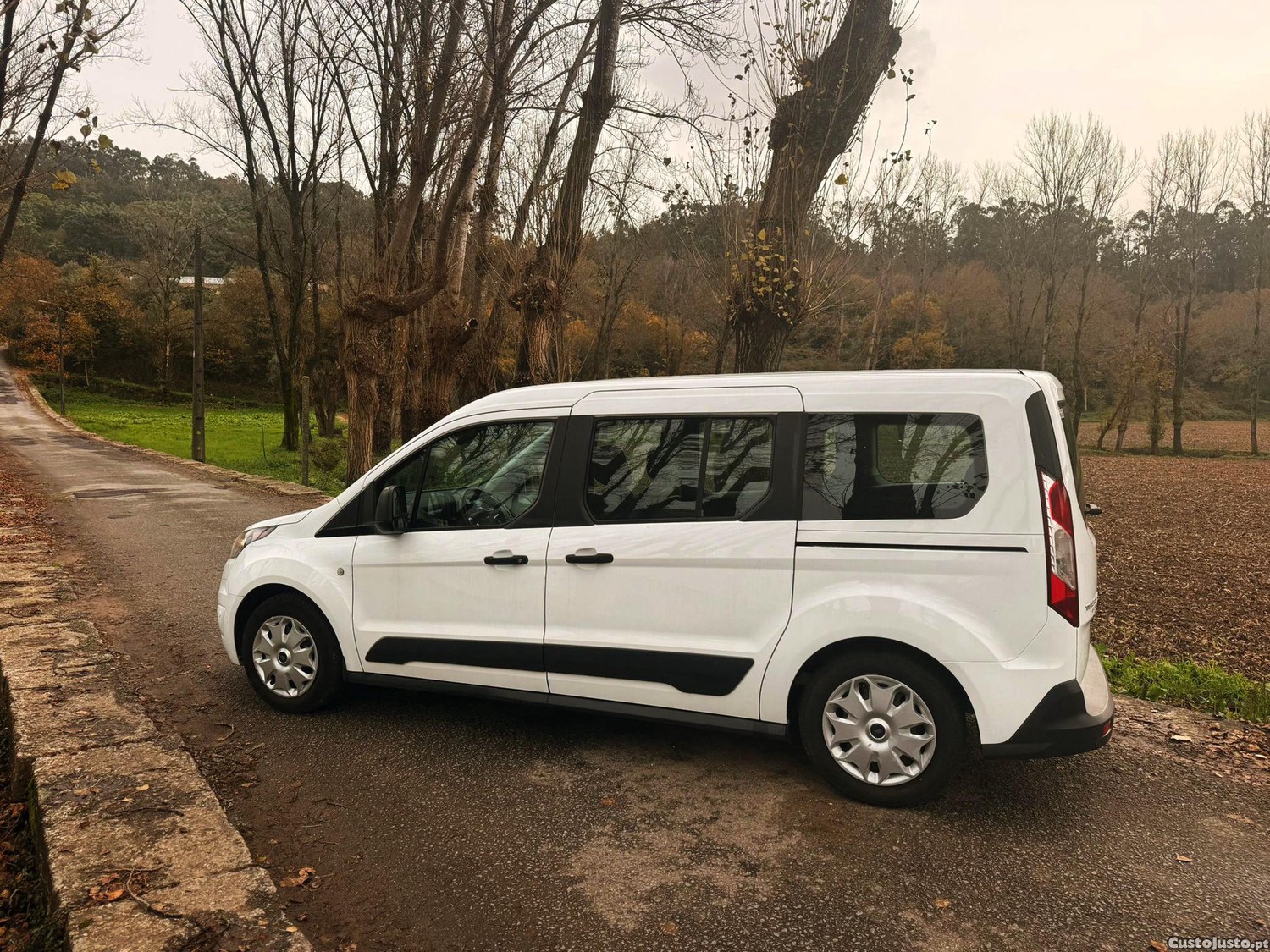 Ford Tourneo Grand 1.5 TDCi Trend Powershift - 17 — photo 2
