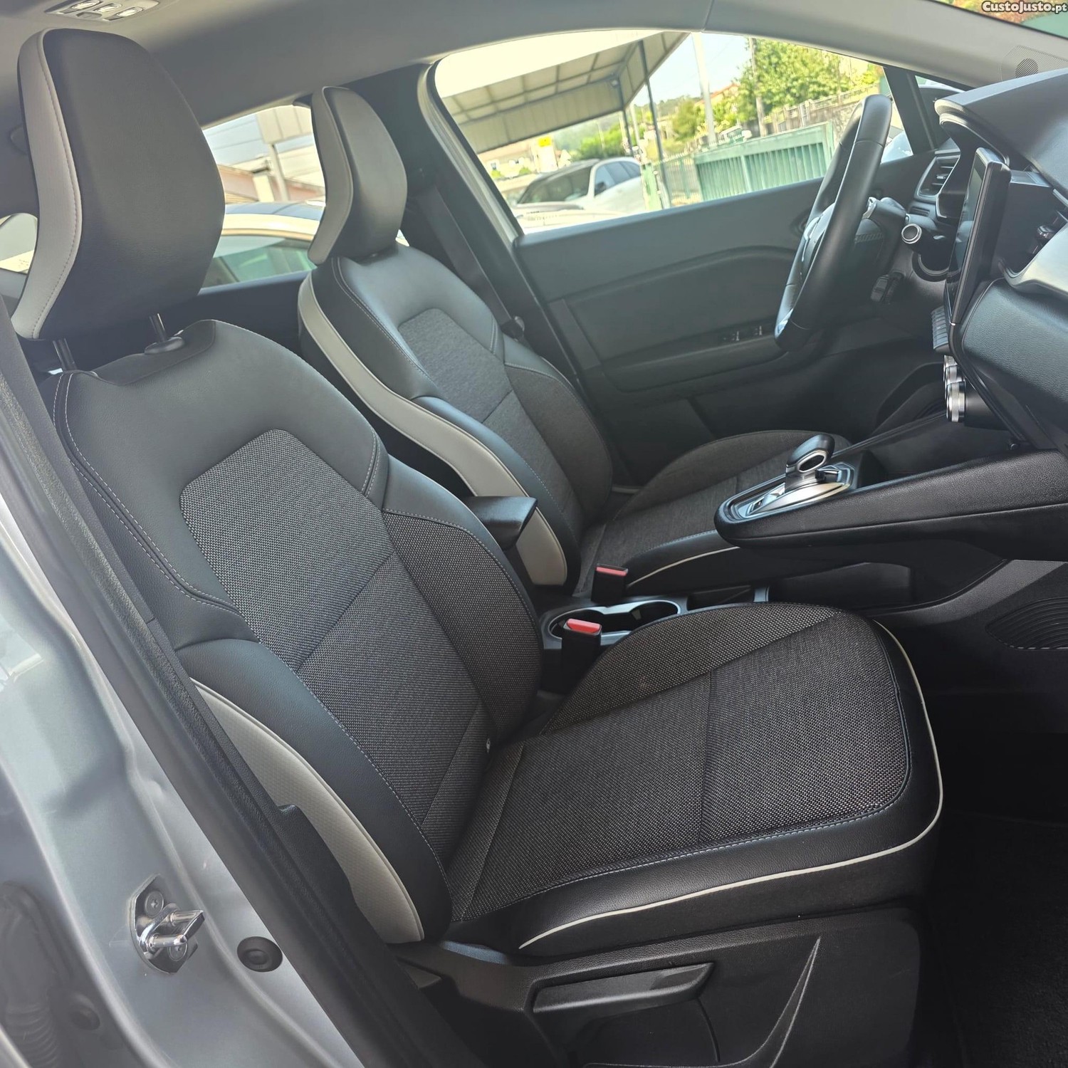 Renault Captur 1.6 E-Tech Plug-In Exclusive — fotografia 18
