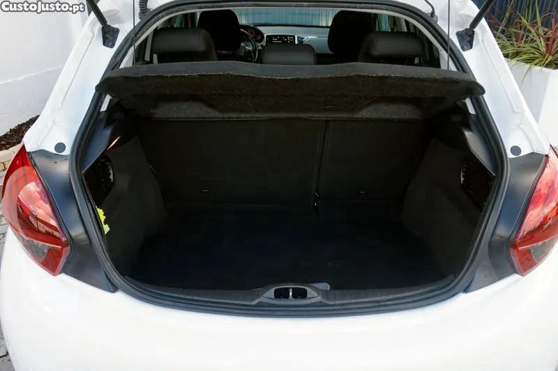Peugeot 208 1.5 BlueHDi Signatur - 19 foto 3