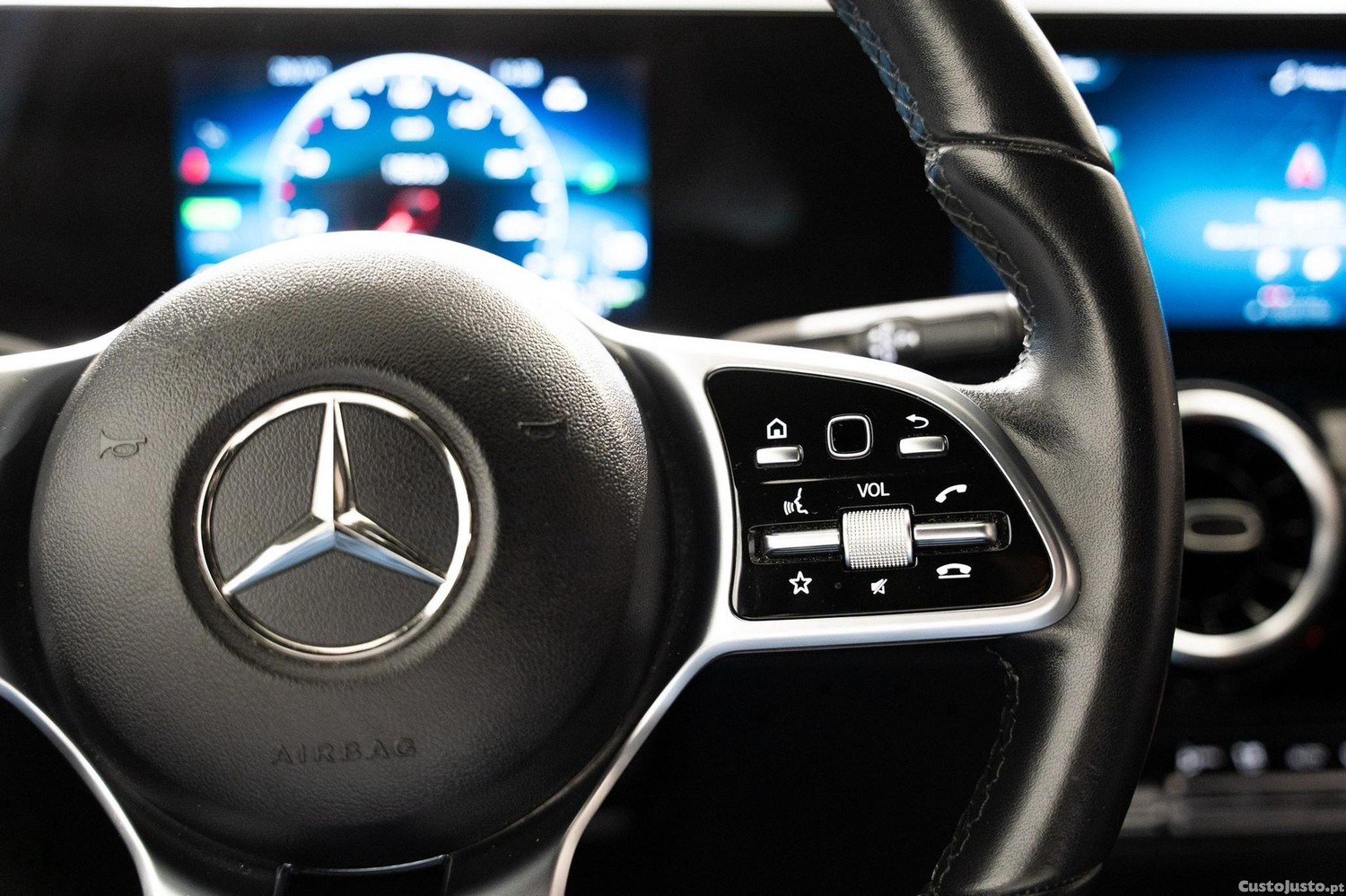 Mercedes-Benz GLA 250 e Progressive — fotografia 11