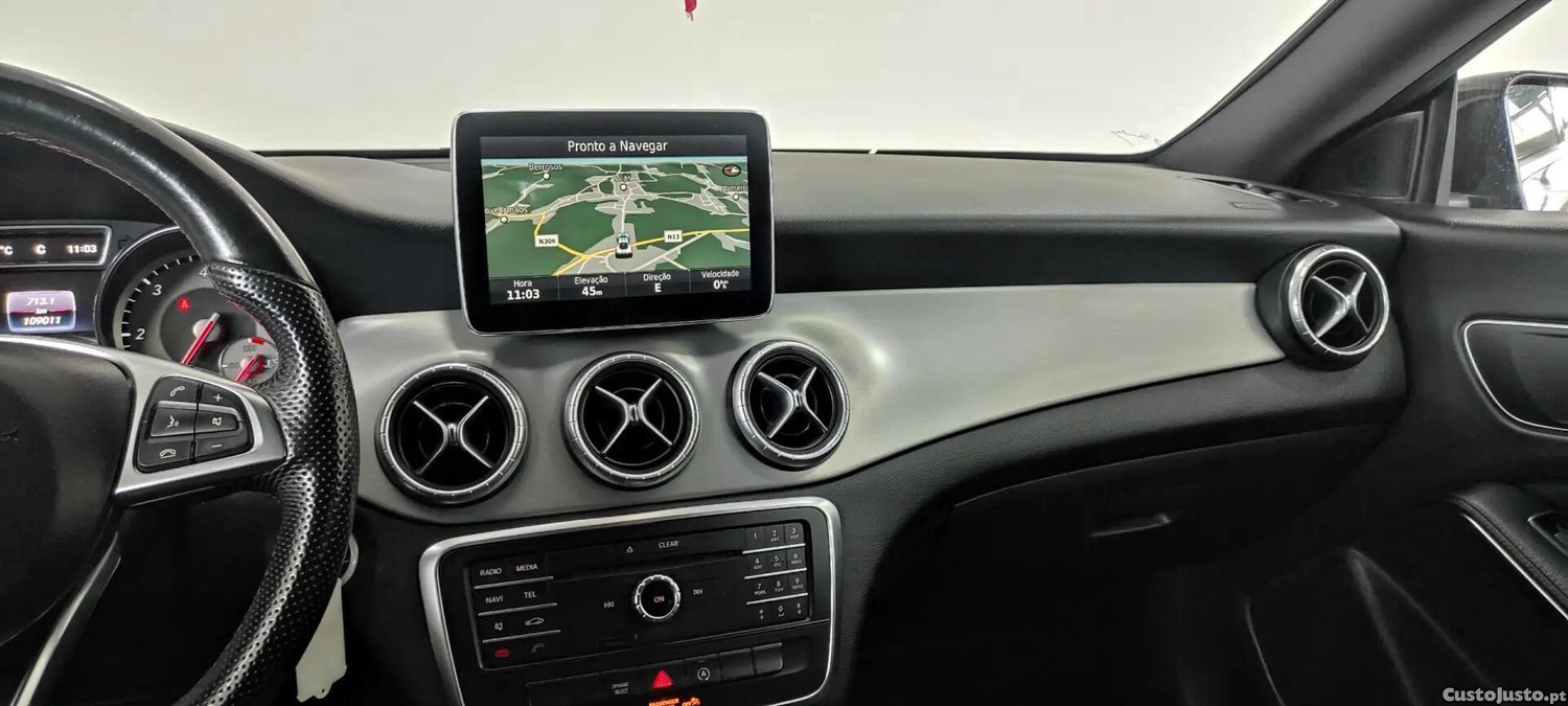 Mercedes-Benz CLA 200 d Shooting Brake AMG Line — fotografia 5