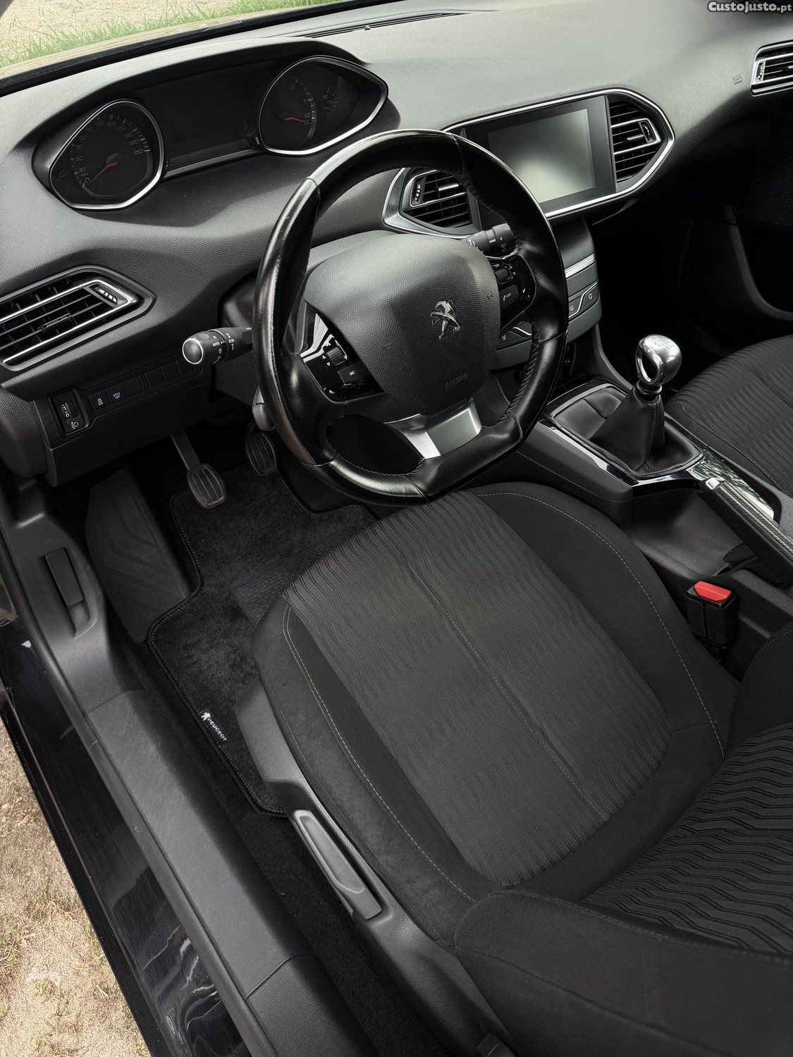 Peugeot 308 1.6 HDI 115cv GPS bom estado — fotografia 6