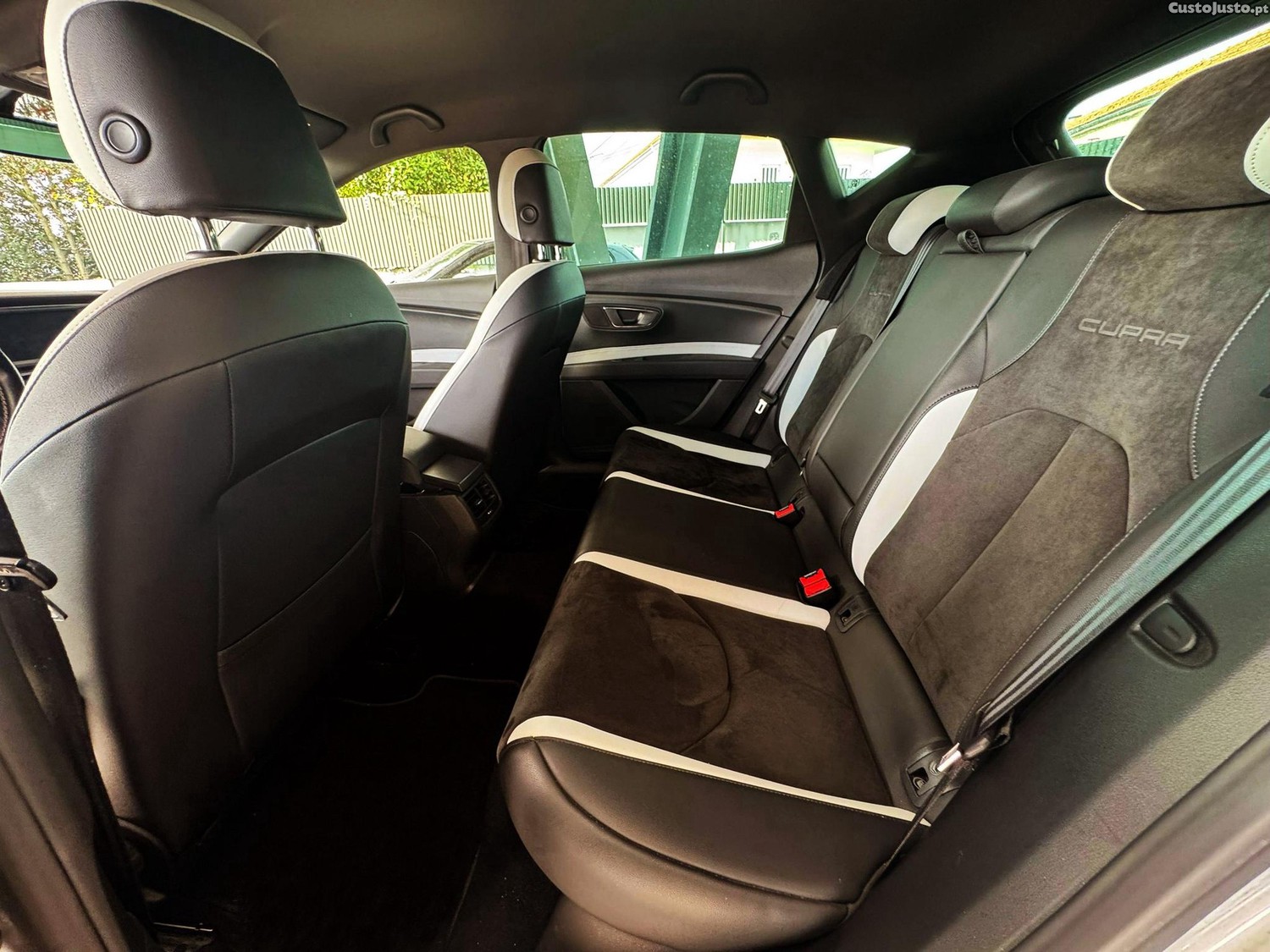 SEAT Leon 2.0 TSI S&S DSG Cupra 290 — fotografia 3