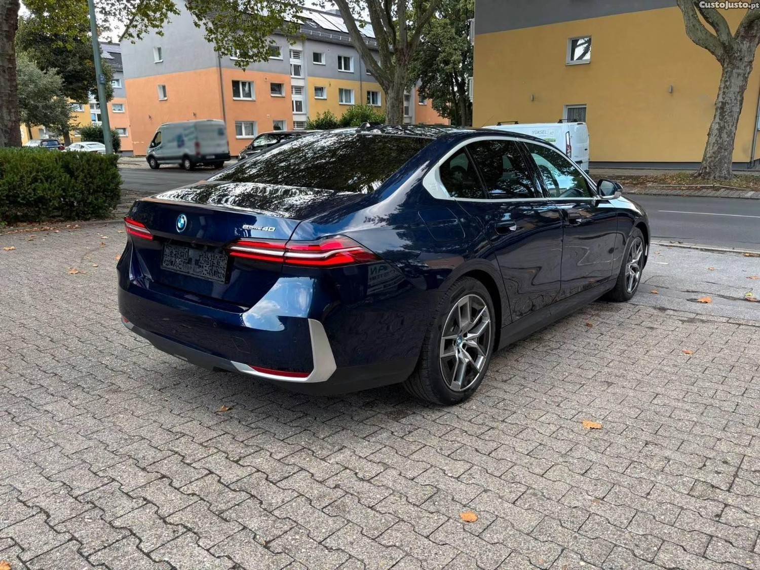 BMW i5 eDrive40 - 24 — photo 2