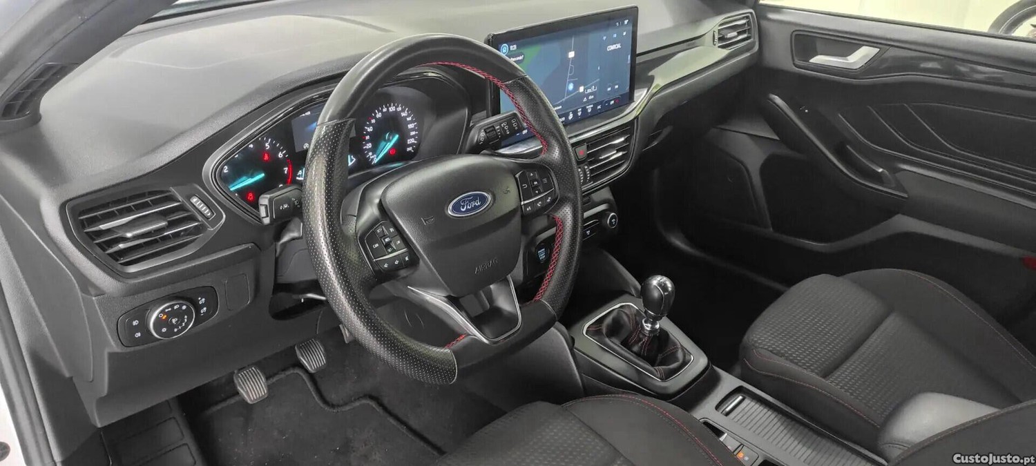 Ford Focus 1.0 EcoBoost MHEV ST-Line — fotografia 27