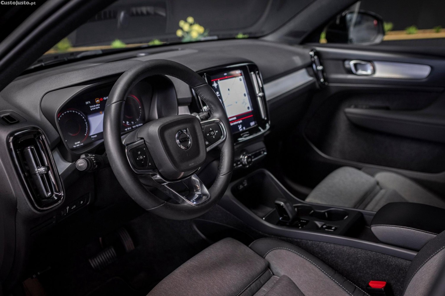 Volvo XC 40 1.5 T5 PHEV Core — fotografia 8