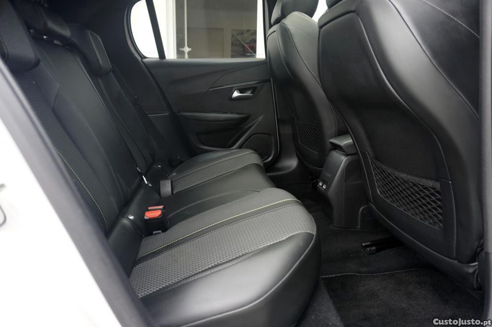 Peugeot 208 1.2 PureTech GT — photo 3