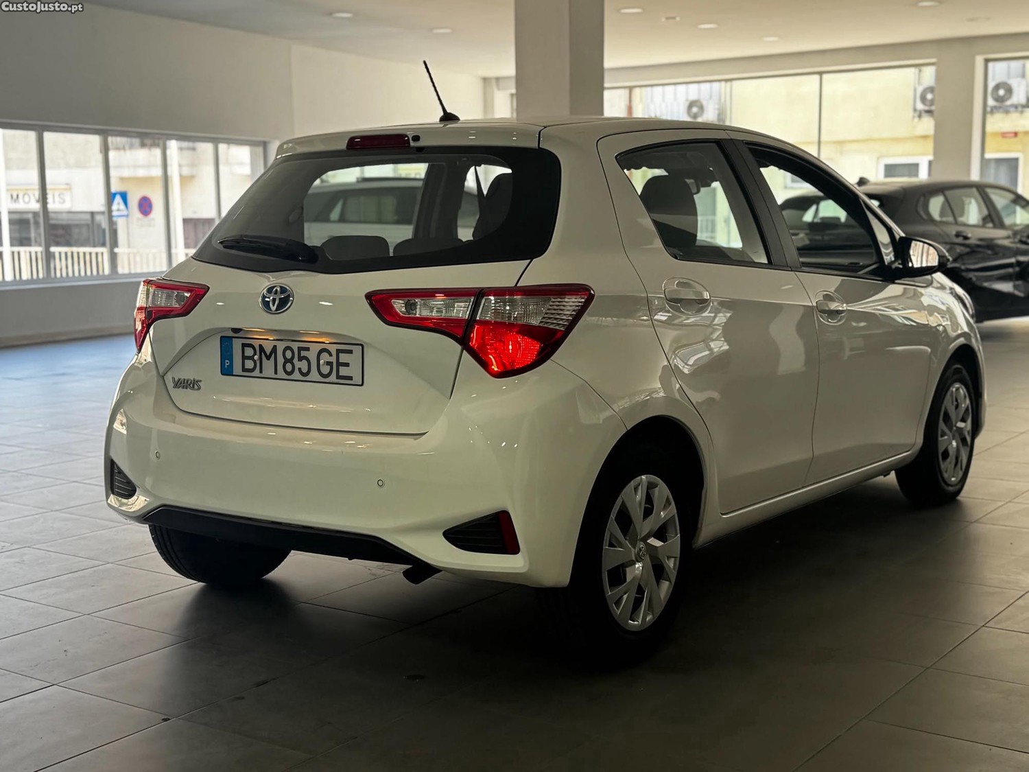Toyota Yaris 1.5 VVT-i Exclusive + Pack Luxury — fotografia 4