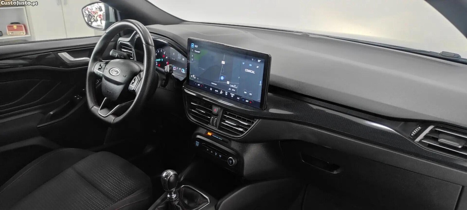 Ford Focus 1.0 EcoBoost MHEV ST-Line — fotografia 25