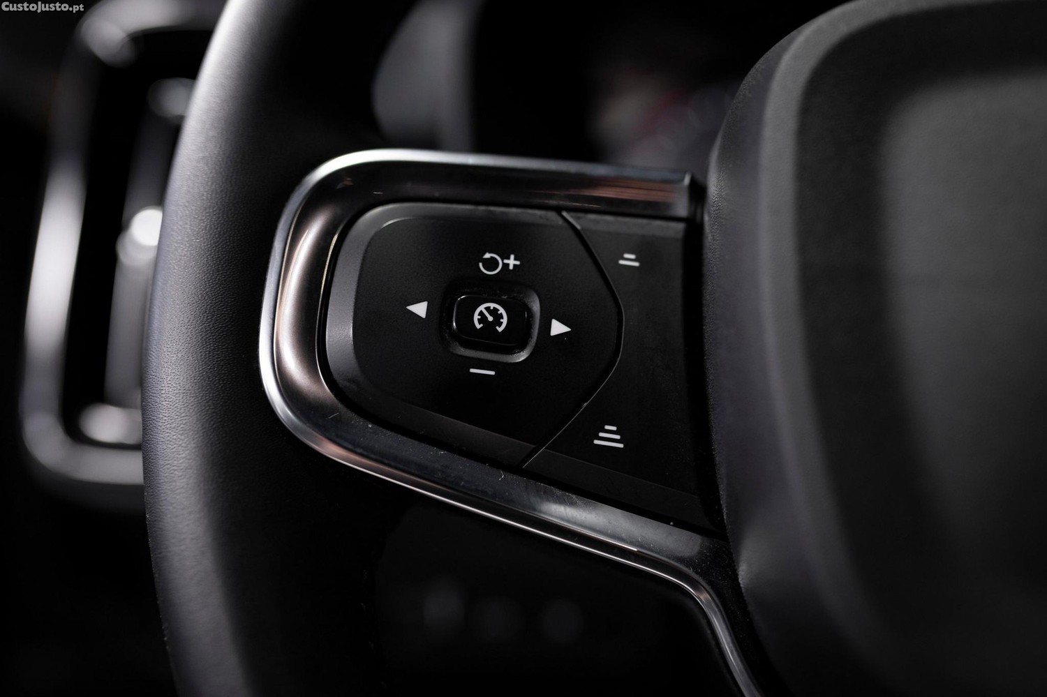 Volvo XC 40 1.5 T5 PHEV Core — fotografia 5