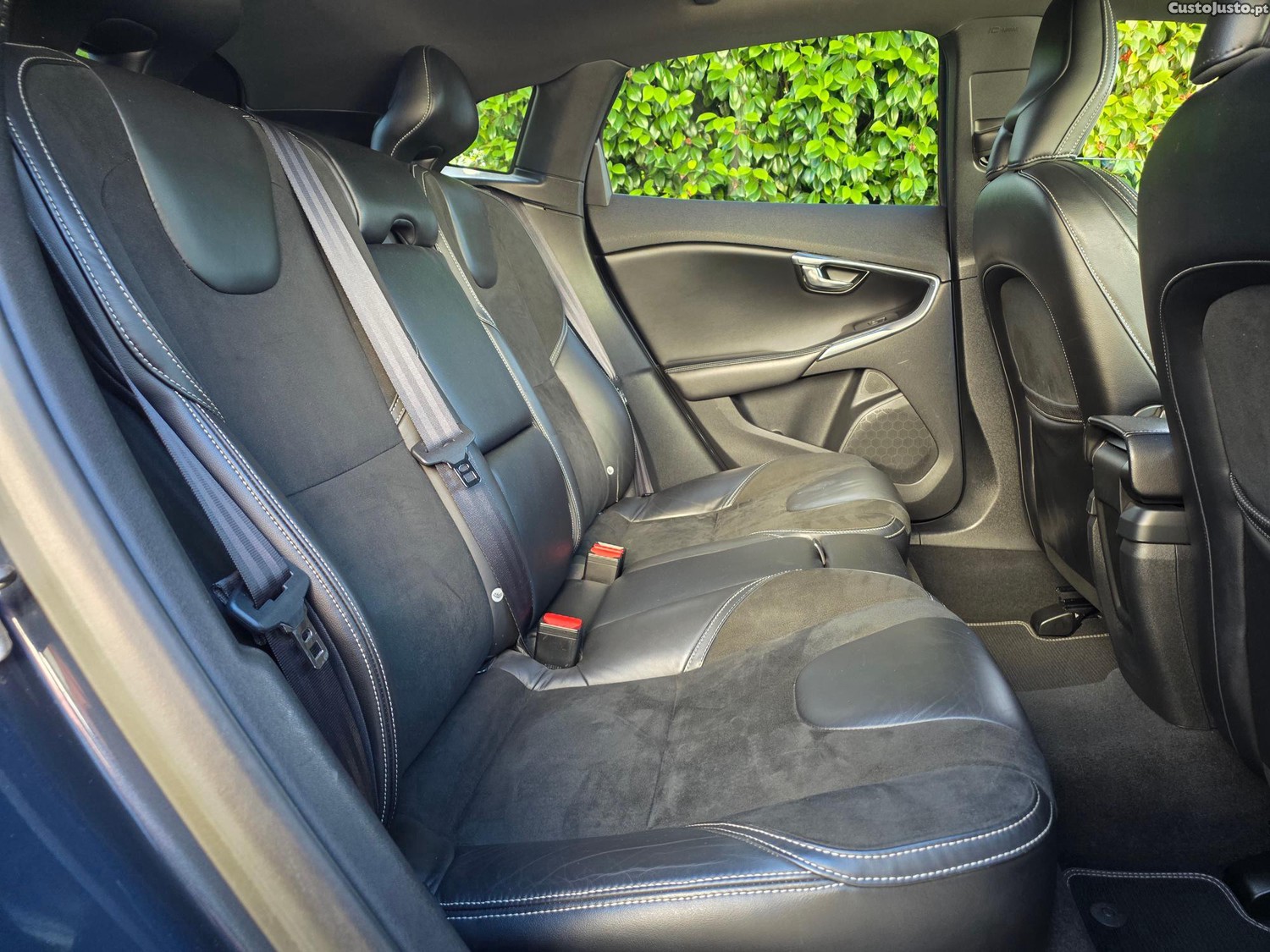 Volvo V40 1.6 D2 R-Design — fotografia 3