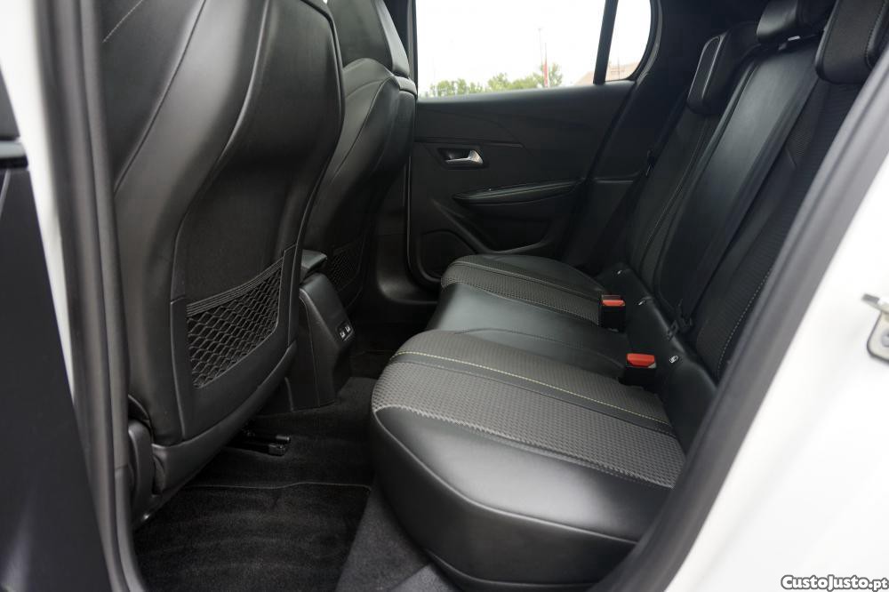 Peugeot 208 1.2 PureTech GT — photo 4