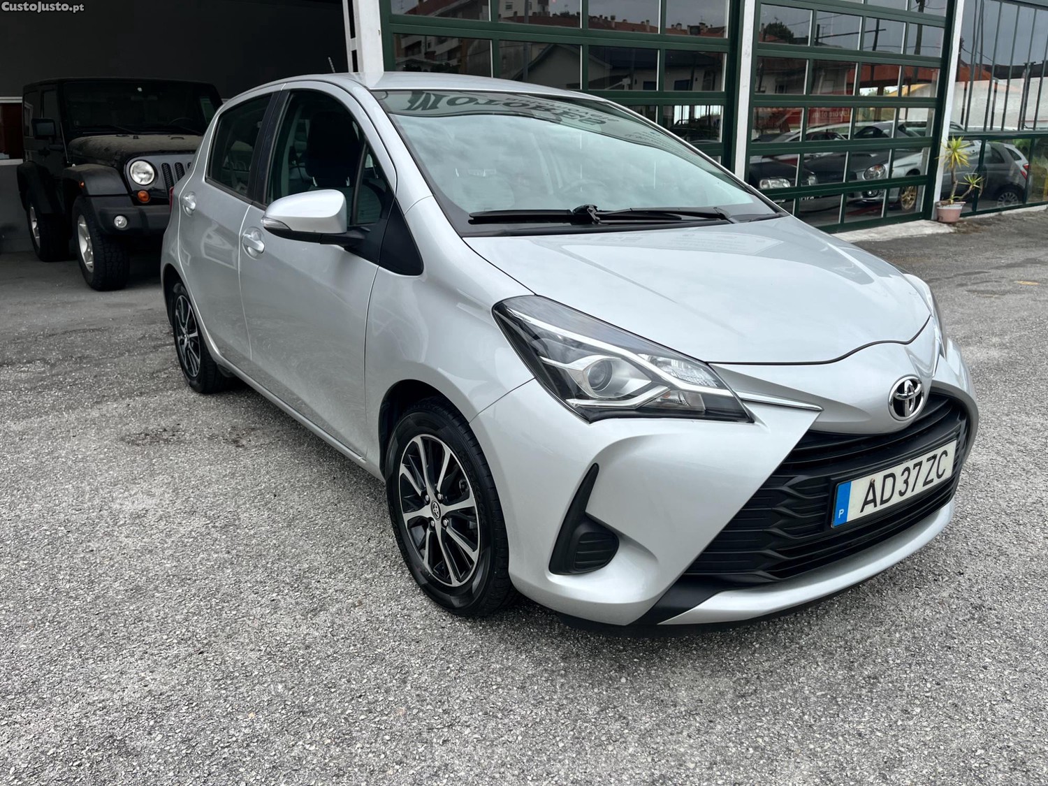 Toyota Yaris 1.0 VVT-i Comfort — fotografia 12
