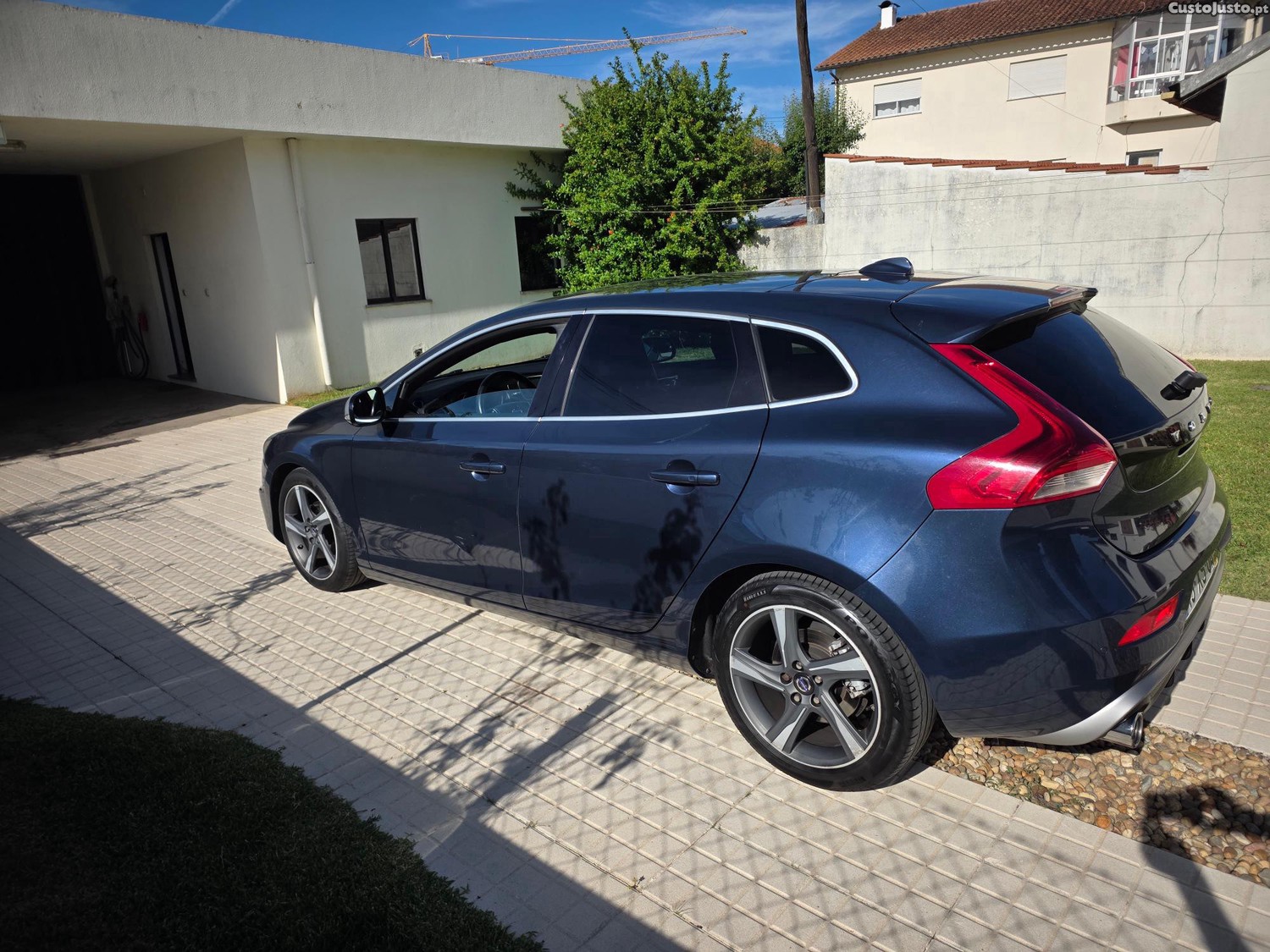Volvo V40 1.6 D2 R-Design — fotografia 9