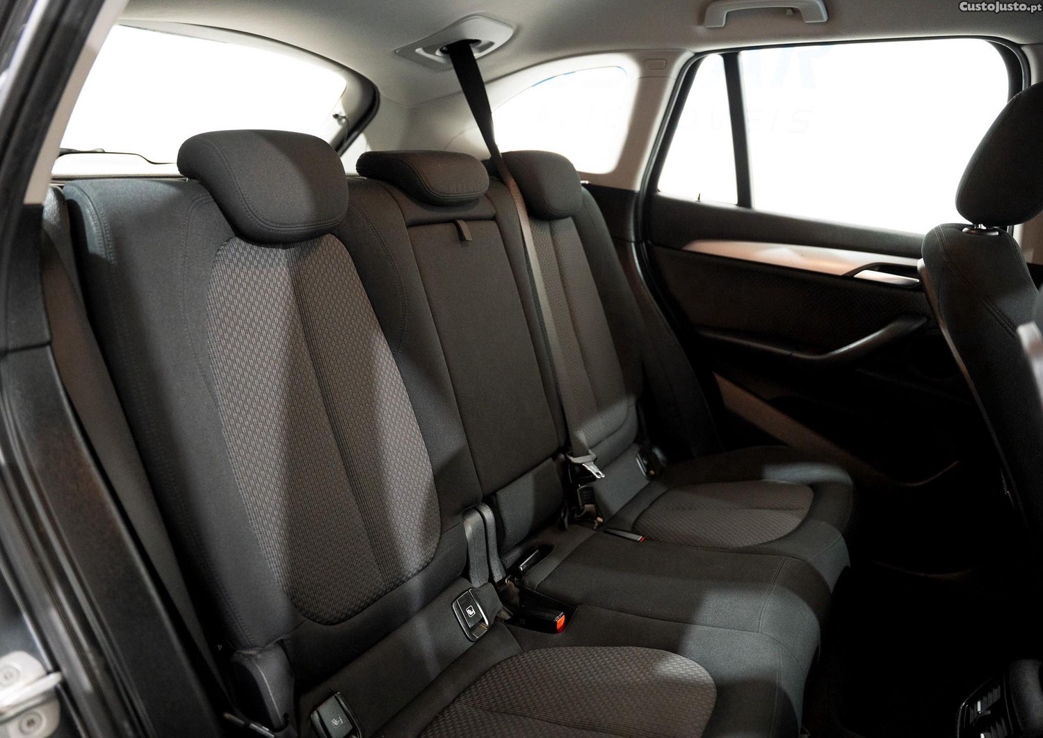 BMW X1 16 d sDrive Advantage — fotografia 3