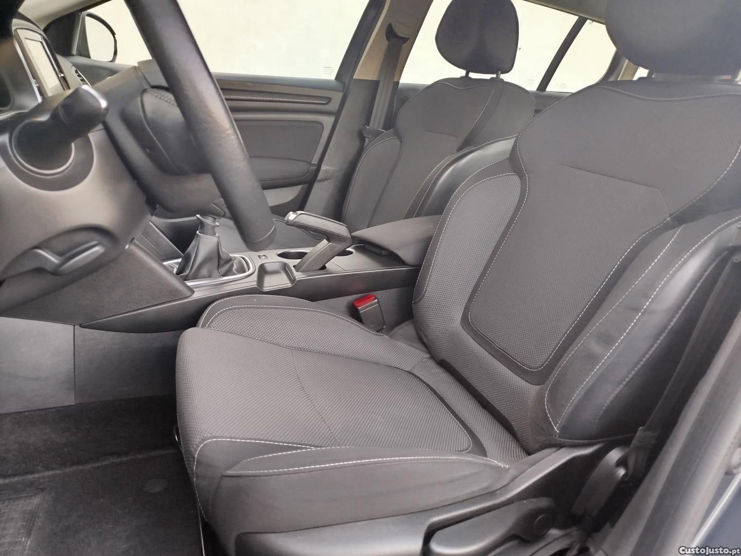 Renault Mégane 1.5 Blue dCi Zen — fotografia 3