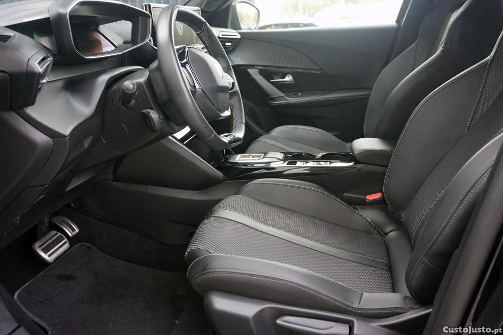Peugeot e-2008 GT — fotografia 18