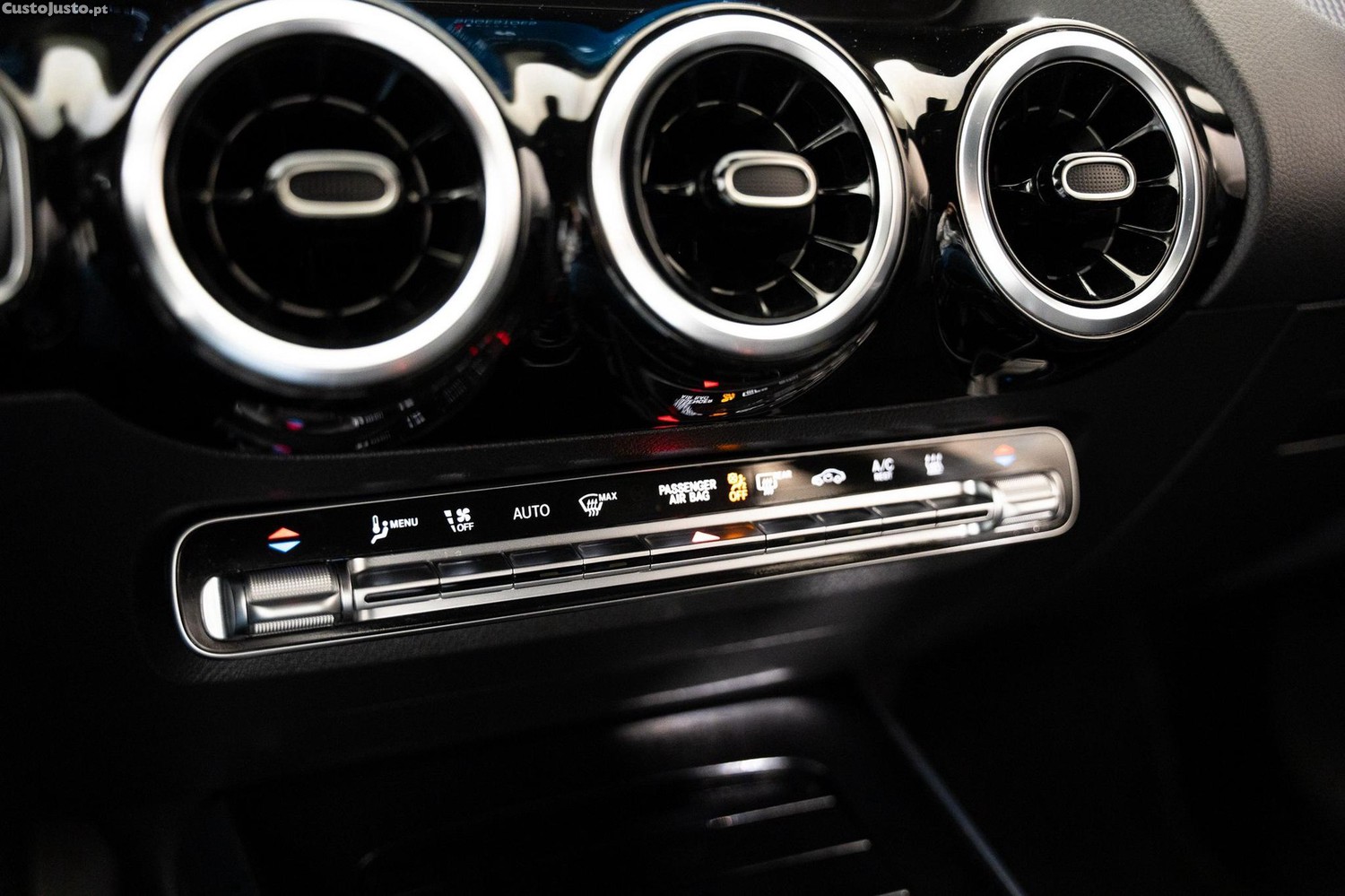 Mercedes-Benz GLA 250 e Progressive — fotografia 9