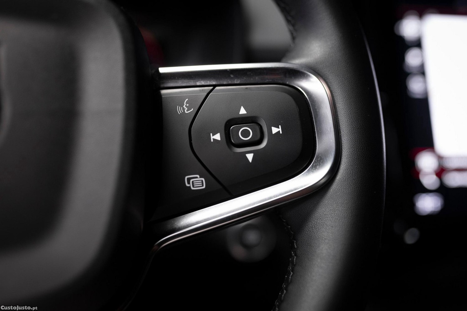 Volvo XC 40 1.5 T5 PHEV Core — fotografia 4