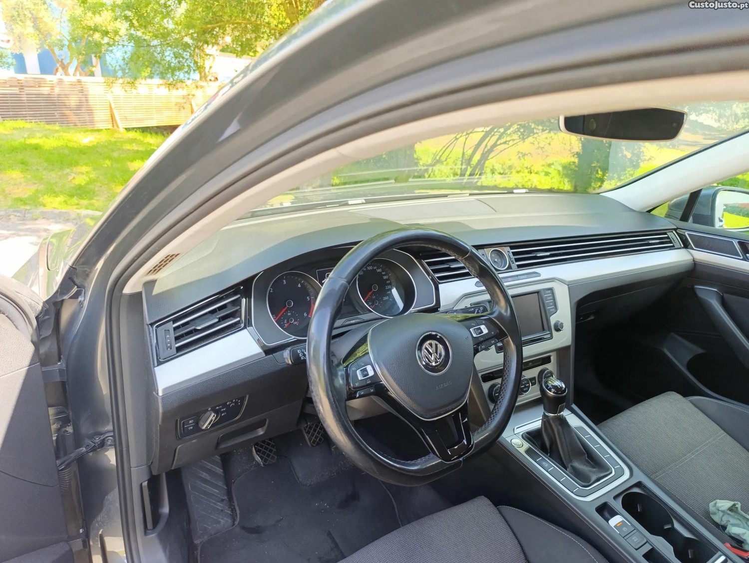 Volkswagen Passat 2.0 TDI Confortline Variant Nacional — fotografia 3