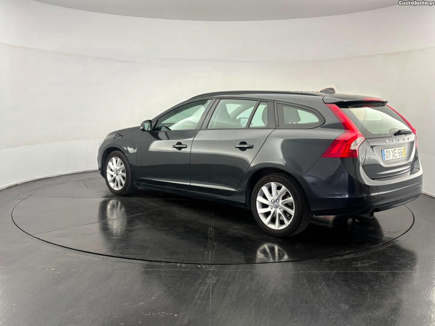 Volvo V60 2.0 D2 — photo 3