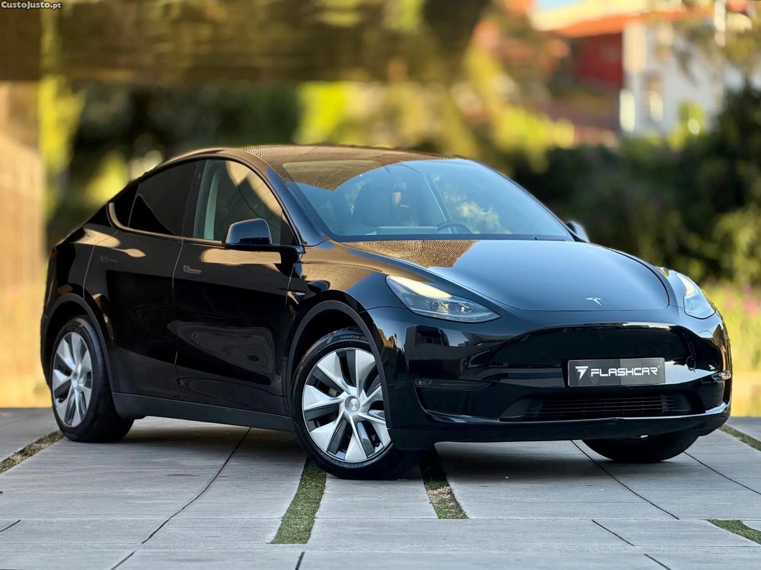 Tesla Model Y Long Range Dual Motor AWD - 23