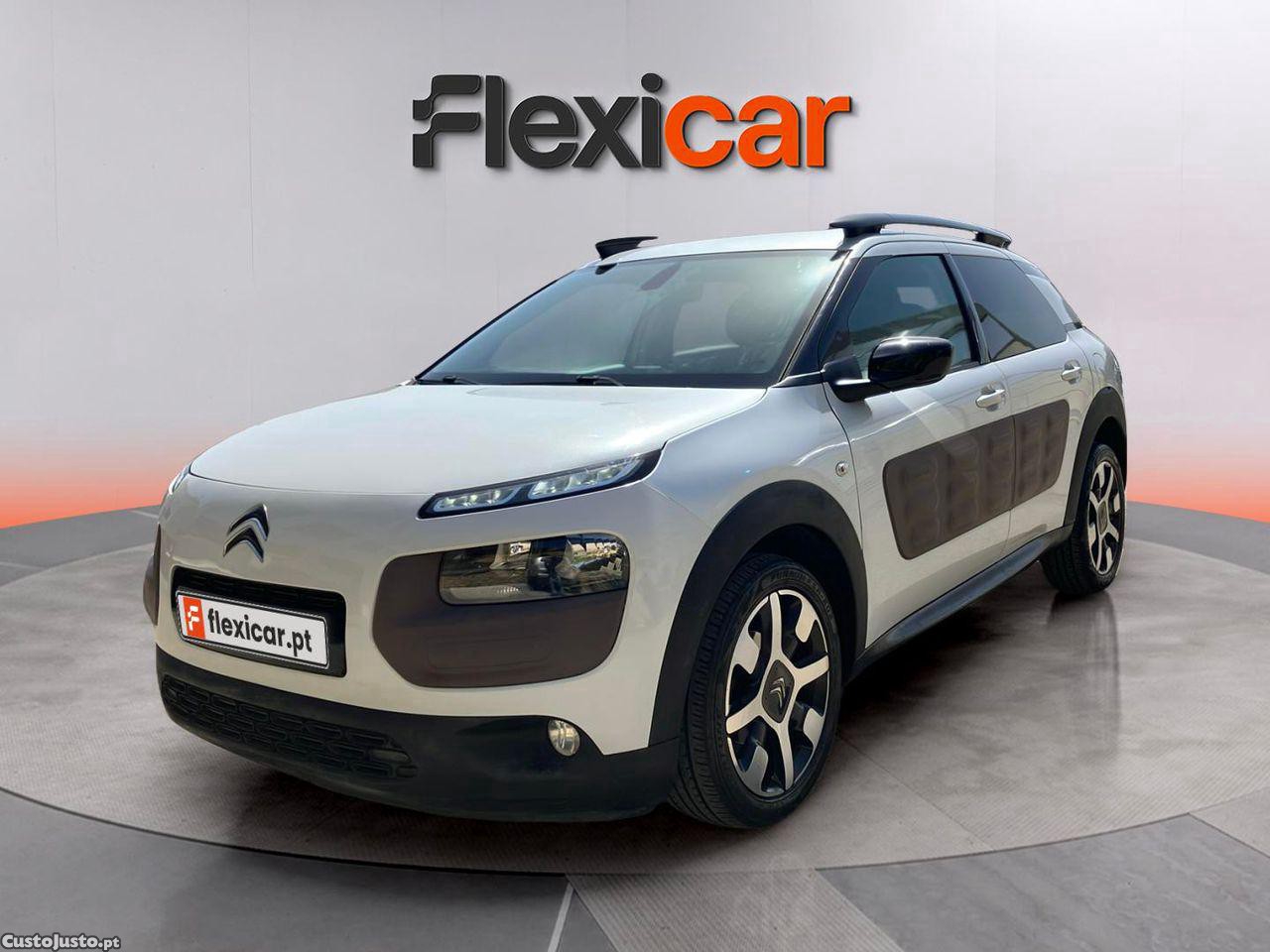 Citroën C4 Cactus 1.2 PureTech Shine — fotografia 17