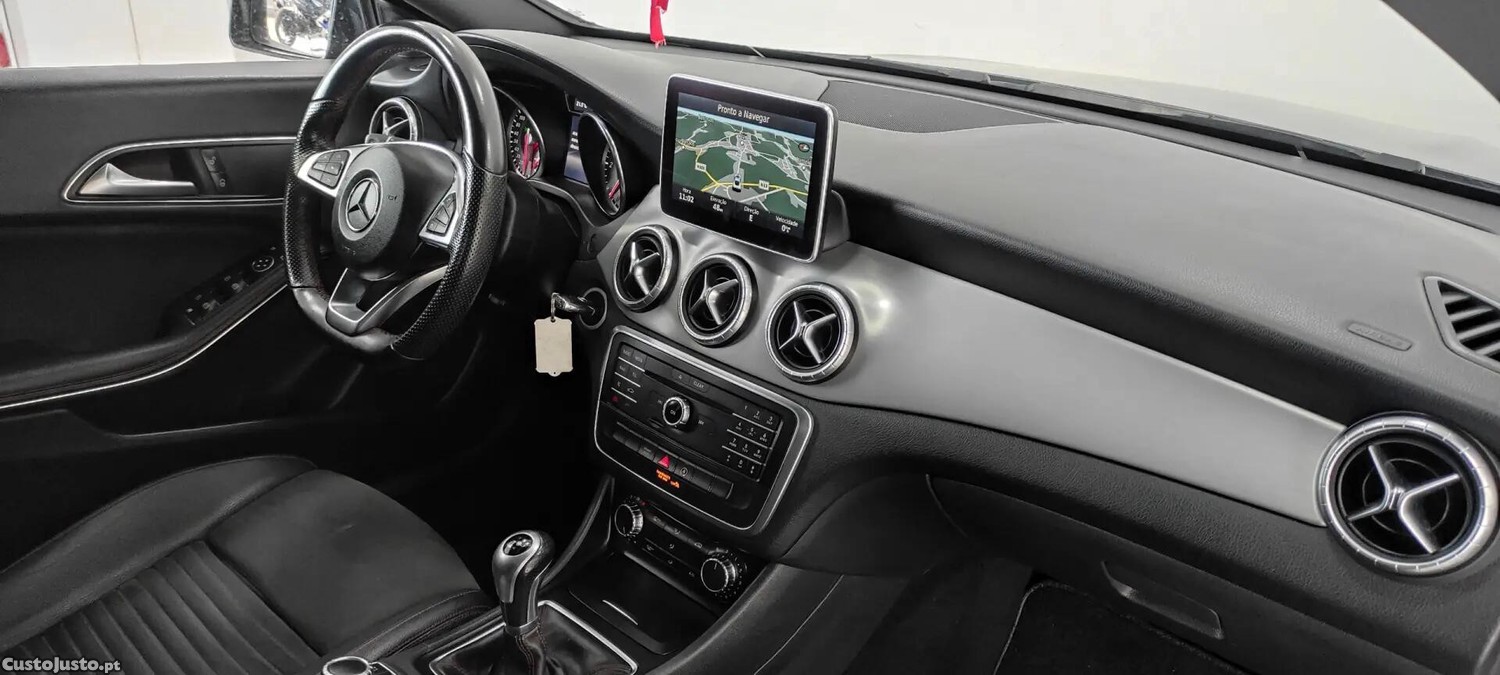 Mercedes-Benz CLA 200 d Shooting Brake AMG Line — fotografia 25