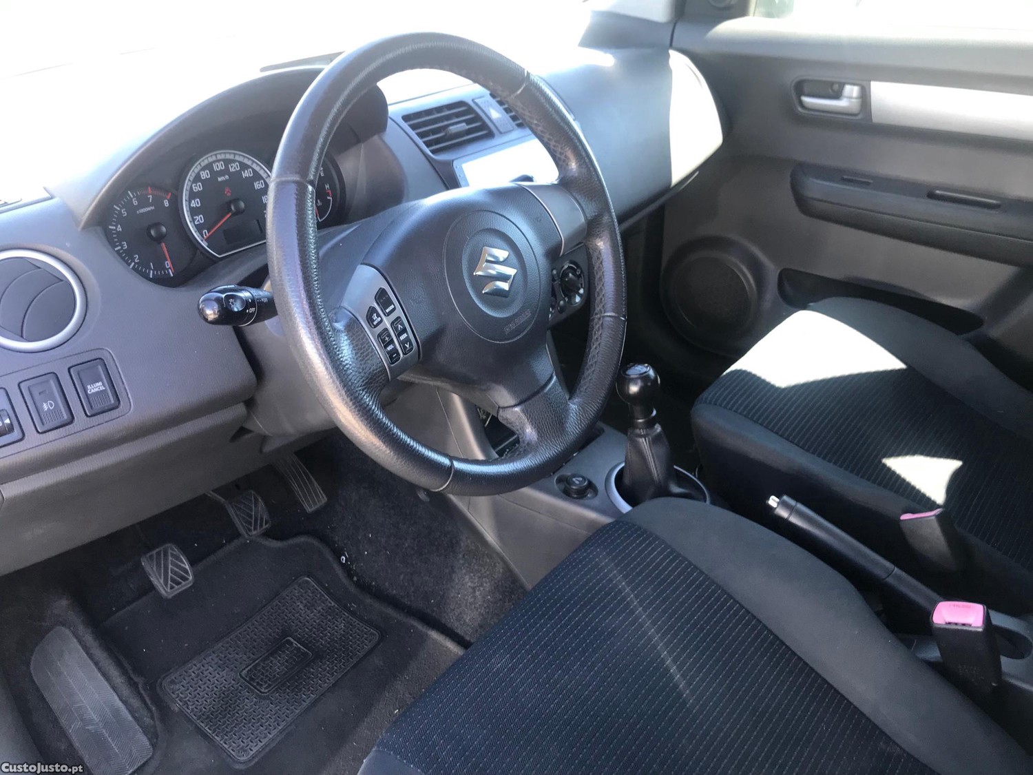 Suzuki Swift 1.3 Confort — fotografia 2