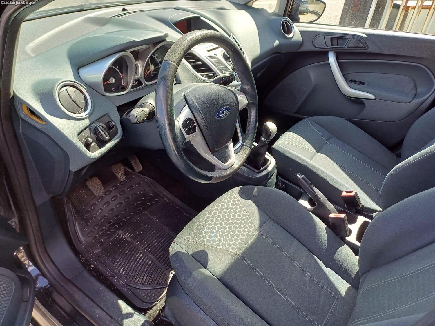 Ford Fiesta 1.2i Nacional  poucos kms — photo 5