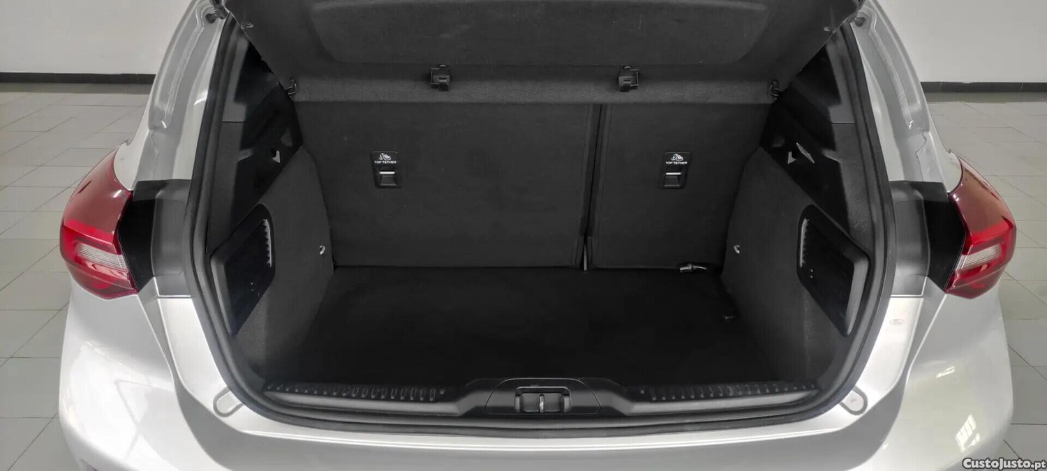 Ford Focus 1.0 EcoBoost MHEV ST-Line — fotografia 13