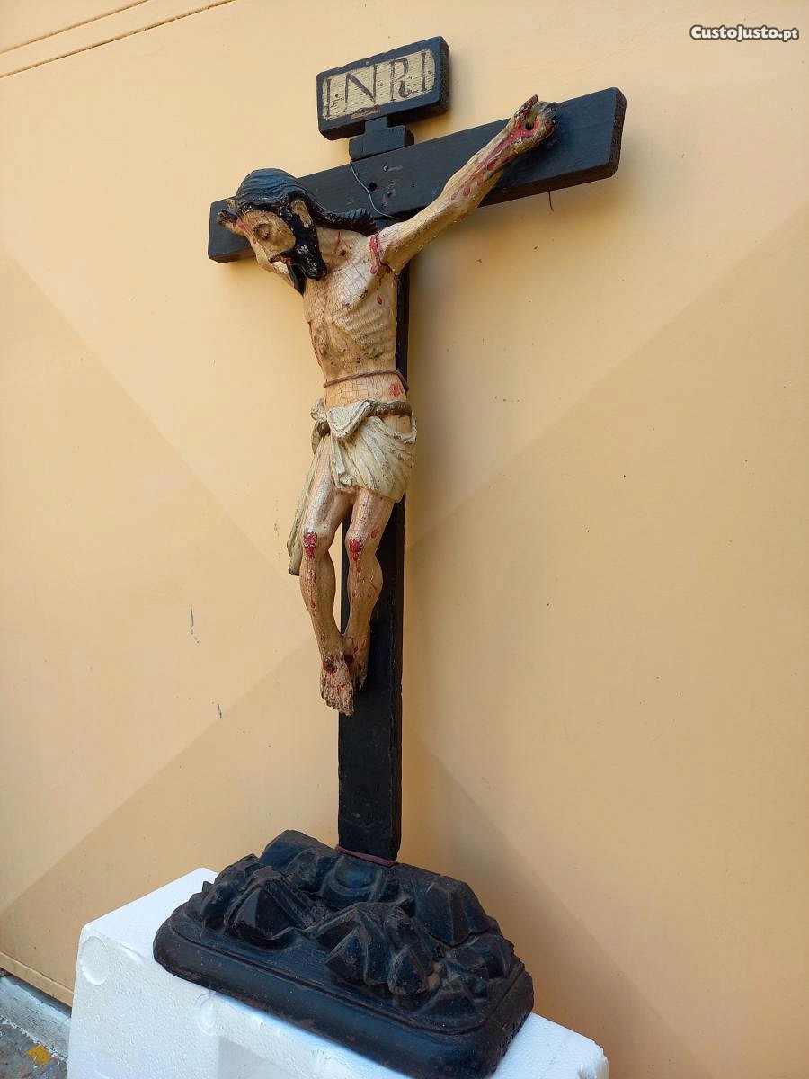 Jesus na Cruz Antigo em Madeira