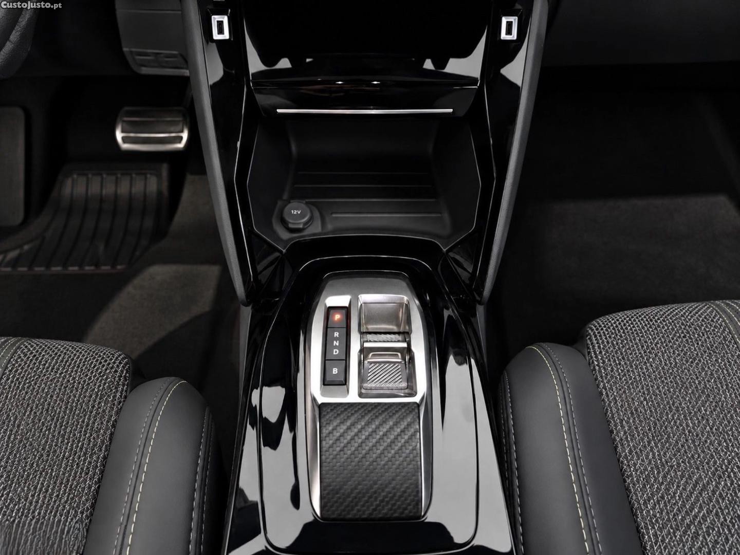 Peugeot e-2008 GT 156CV 54Kwh (AUTO) - 24 — photo 5