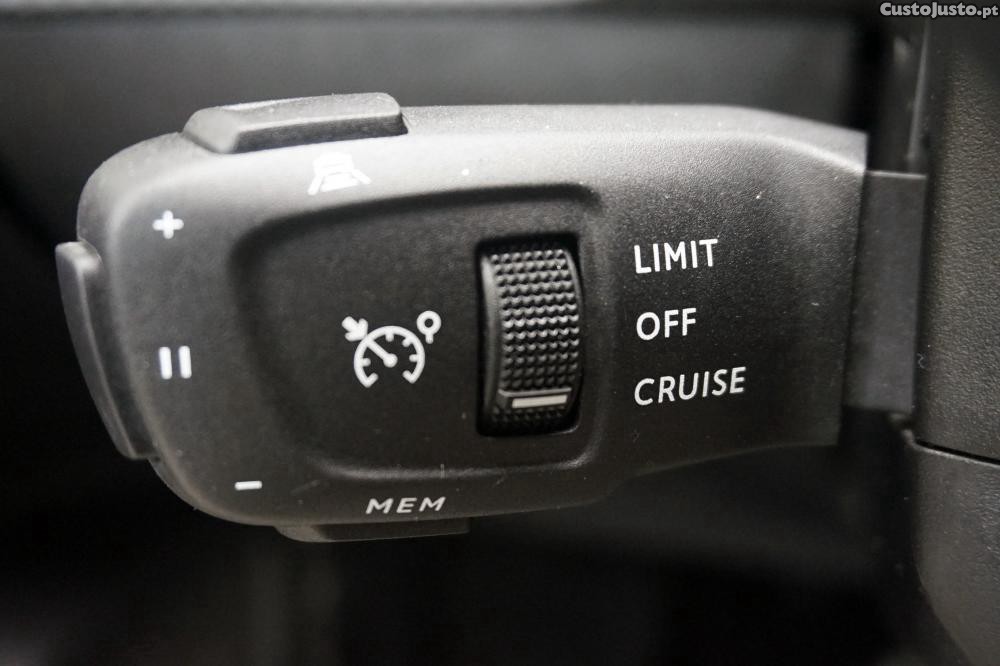 Peugeot e-2008 GT — fotografia 13