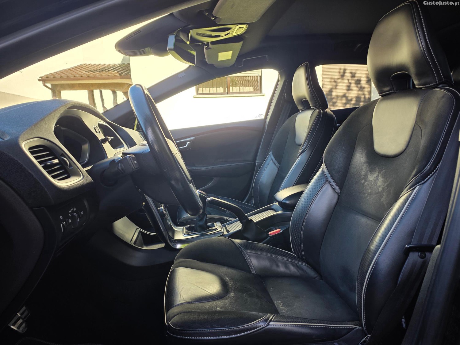 Volvo V40 1.6 D2 R-Design — fotografia 5