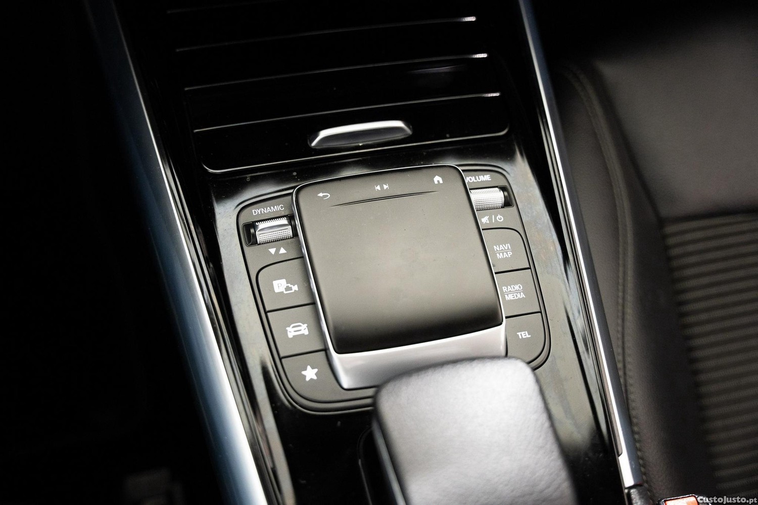 Mercedes-Benz GLA 250 e Progressive — fotografia 8