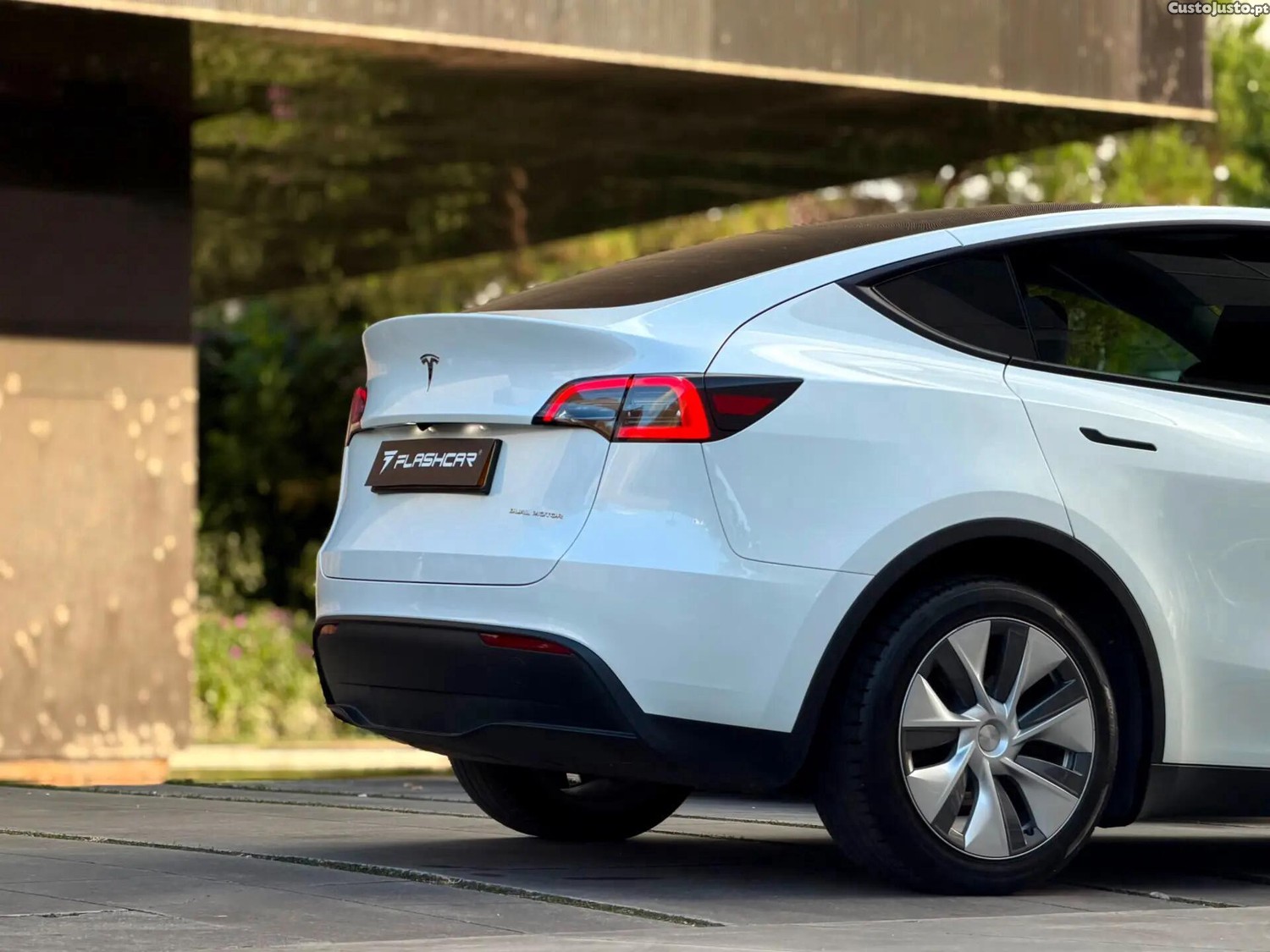 Tesla Model Y Long Range Dual Motor AWD - 23 foto 3