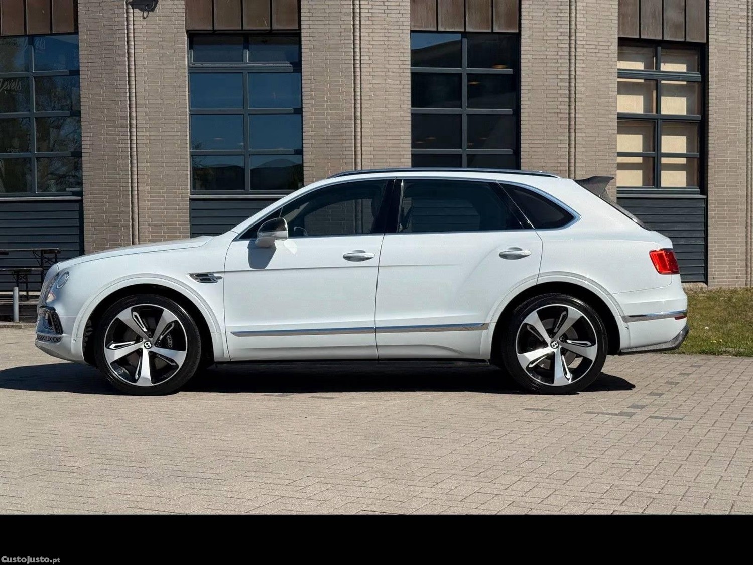 Bentley Bentayga W12 Mulliner - 17 foto 3