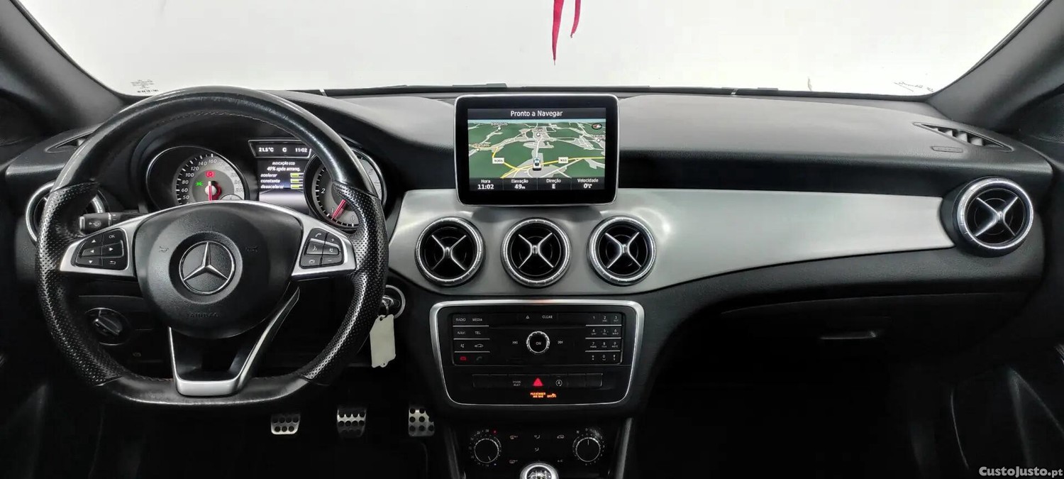 Mercedes-Benz CLA 200 d Shooting Brake AMG Line — fotografia 23