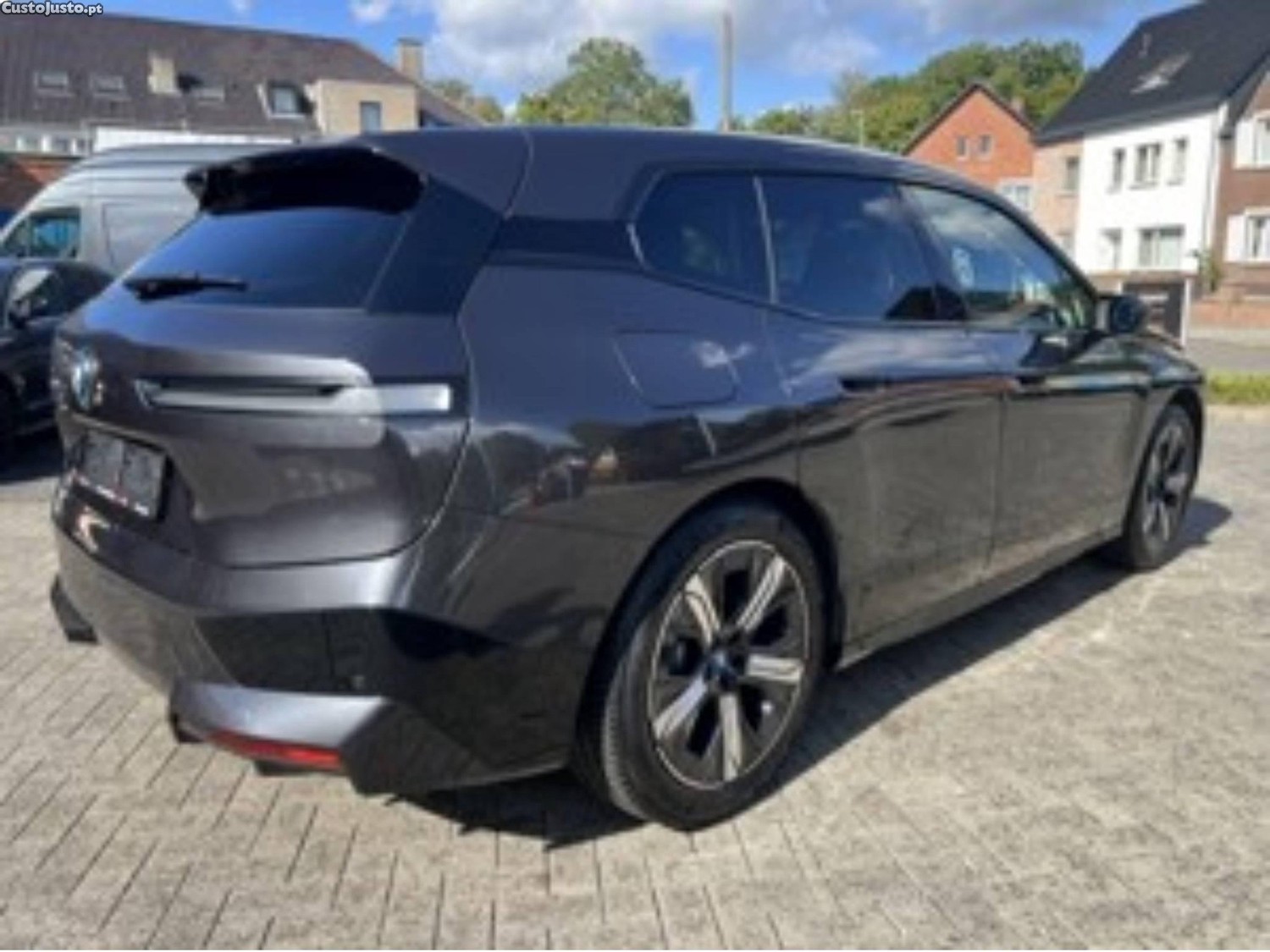 BMW iX xDrive 40 - 22 — photo 2