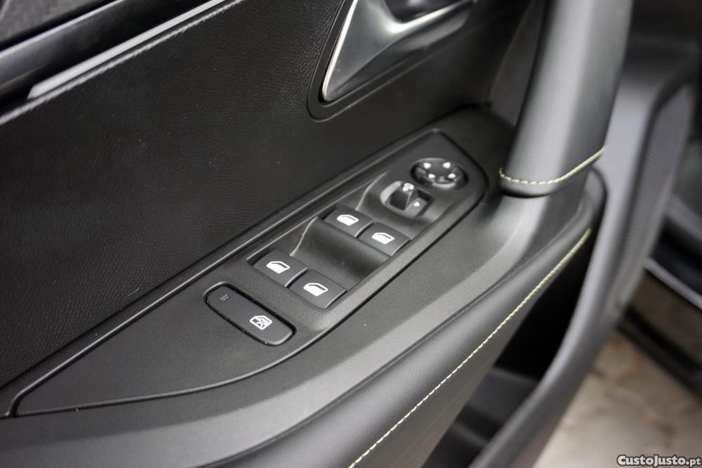 Peugeot e-2008 GT — fotografia 17