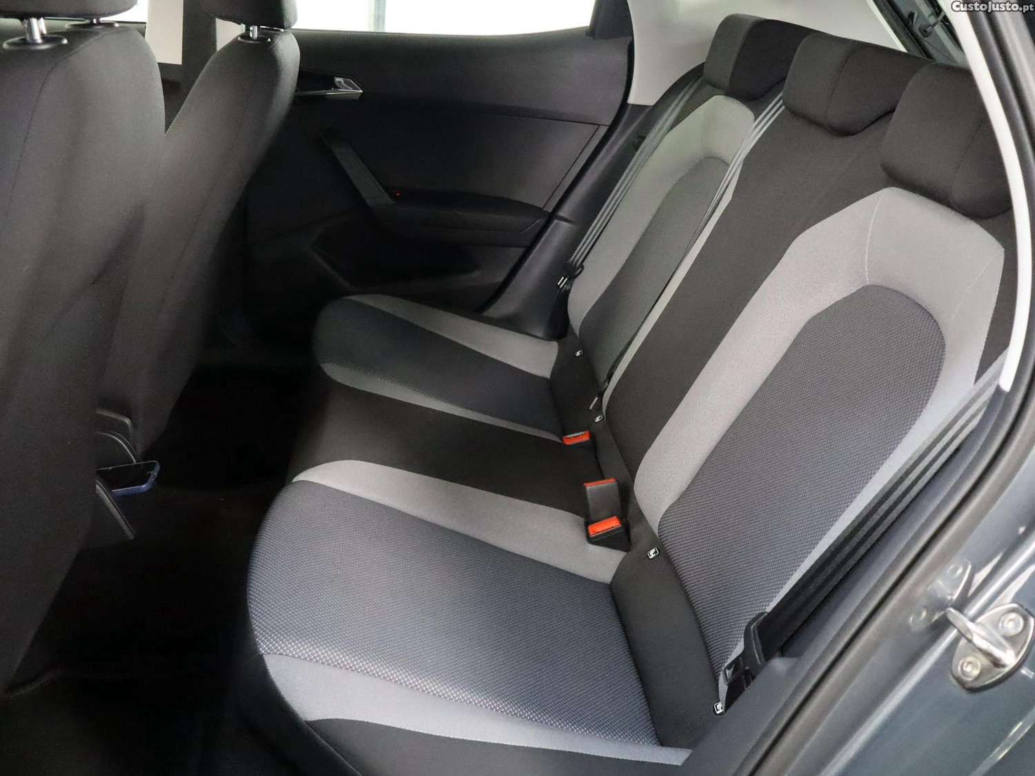 SEAT Ibiza 1.6 TDI Reference — fotografia 12