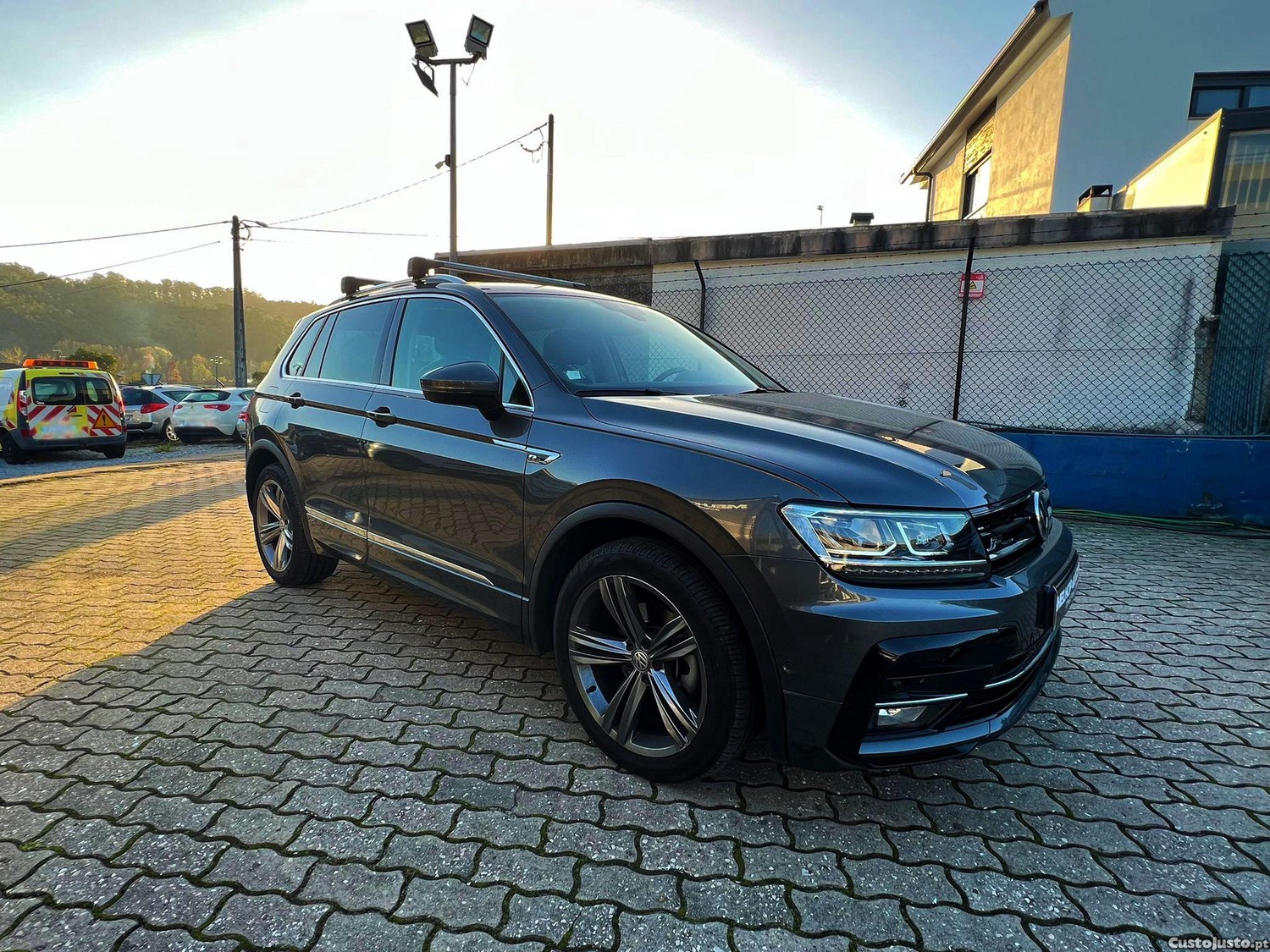 VW Tiguan 2.0 TDI R-Line DSG - 19 — photo 4