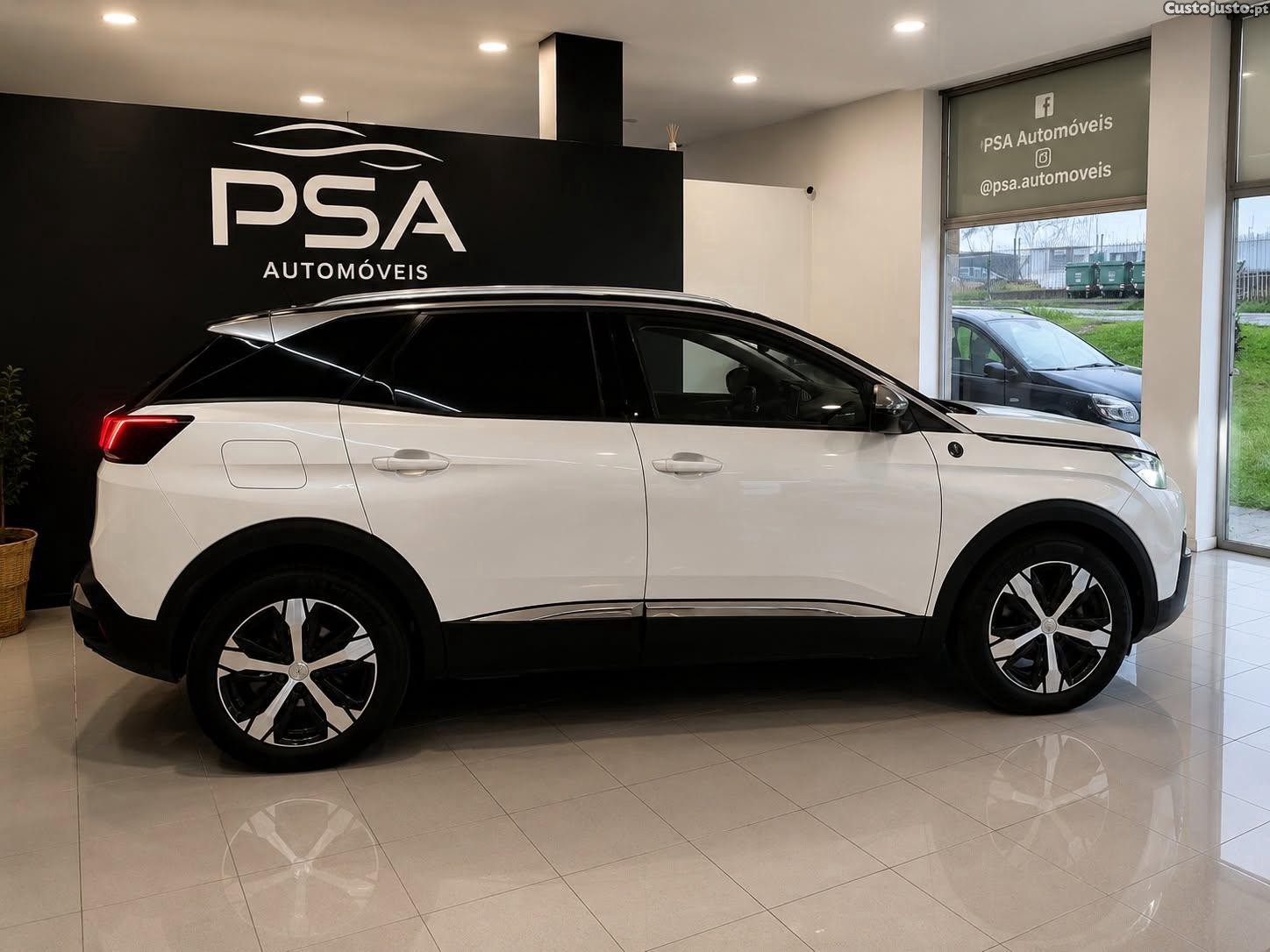 Peugeot 3008 1.5 BLUE HDI CROSSWAY — photo 2