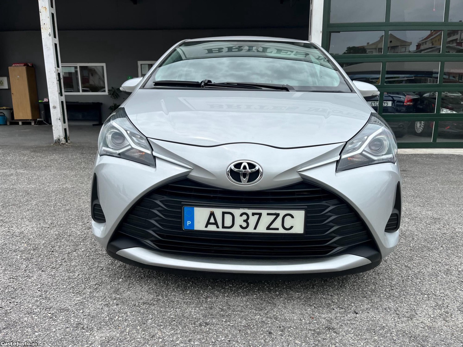 Toyota Yaris 1.0 VVT-i Comfort — fotografia 13