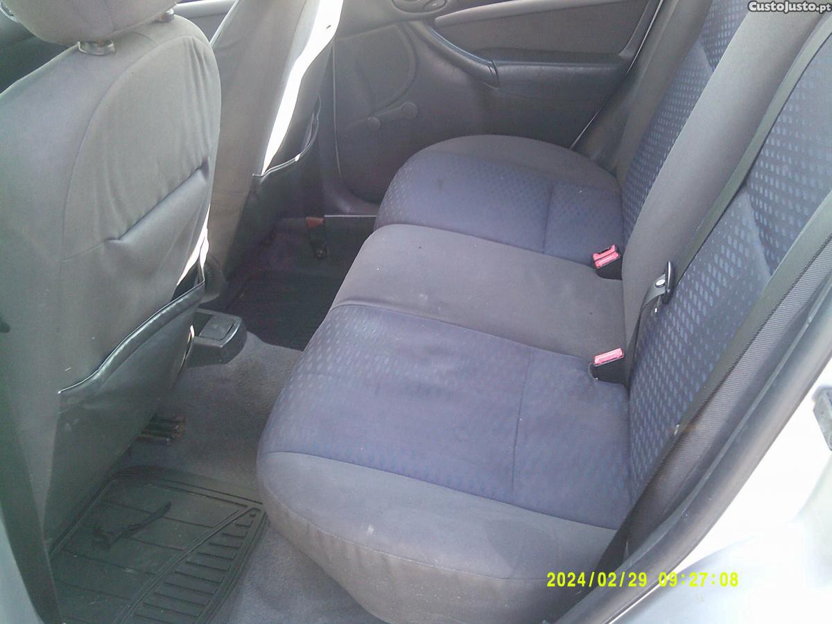 Ford Focus (Dnw) S.wagon — fotografia 3