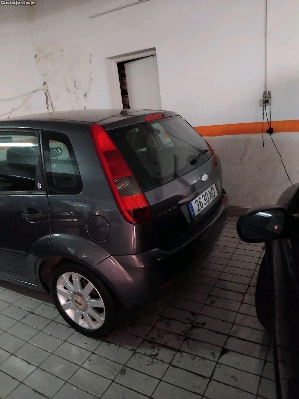 Ford Fiesta 1.4 tdci — fotografia 2